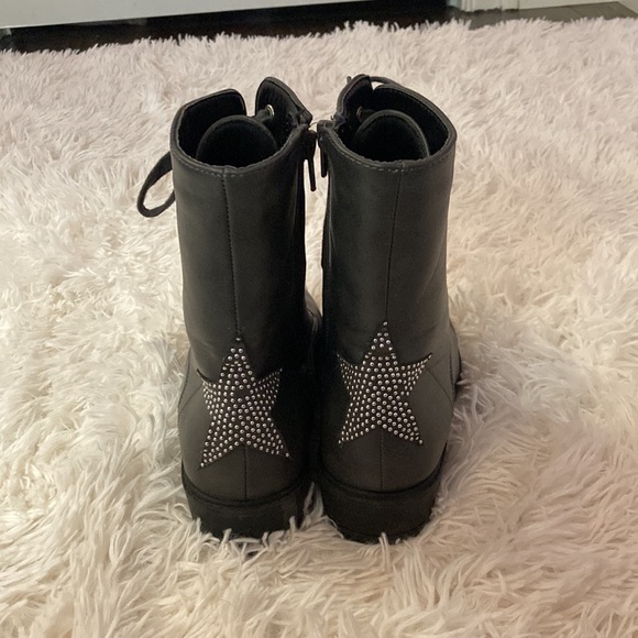 Hello!These are new Steve Madden ankle boots size 4 with no tags, but perfect. - Picture 5 of 5